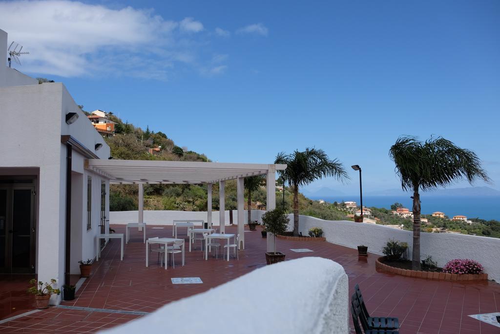 Alta Marea Hotell Gioiosa Marea Exteriör bild